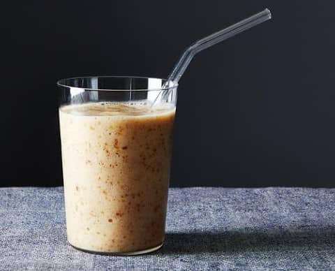 Creamy vanilla yogurt and date smoothie