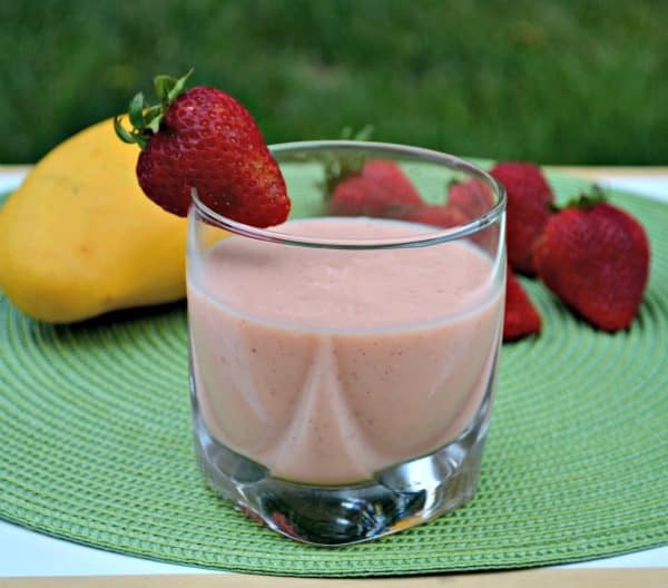 Strawberry mango smoothie