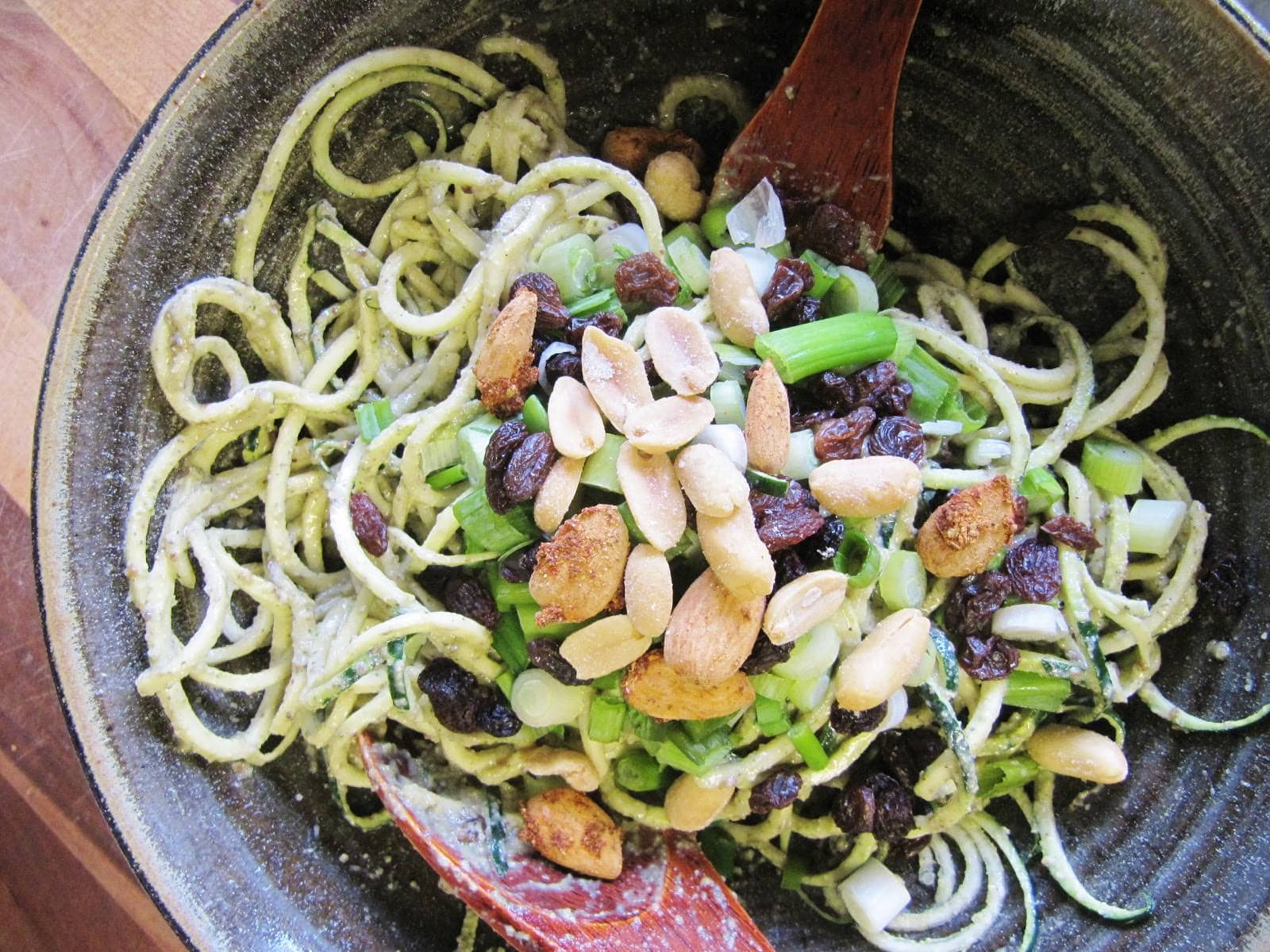 Raw Zucchini noodles & Garlic Sauce - 7 Ingredients